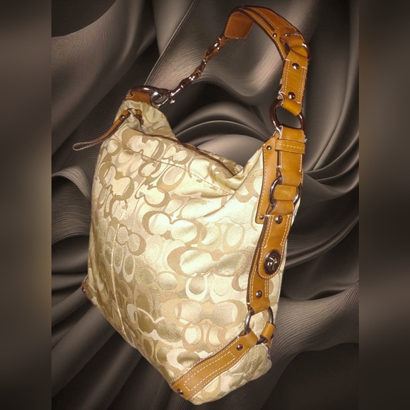 Beautiful Coach Tote - Picture 2 of 13